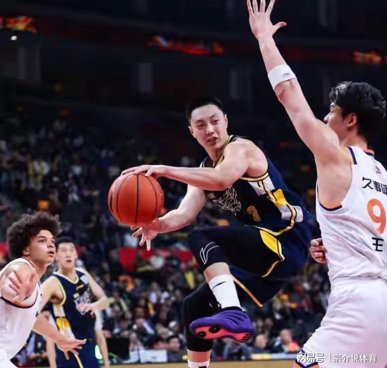 开云-广东队惨败上海，揪出最大混子球员，疯狂打铁不传球，徐杰被坑了